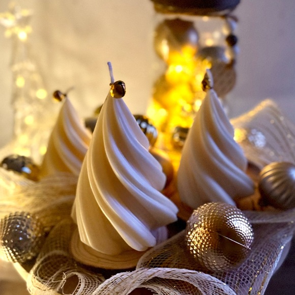 Christmas Tree Candle Set – Trio of Sizes - Picture 3 of 5